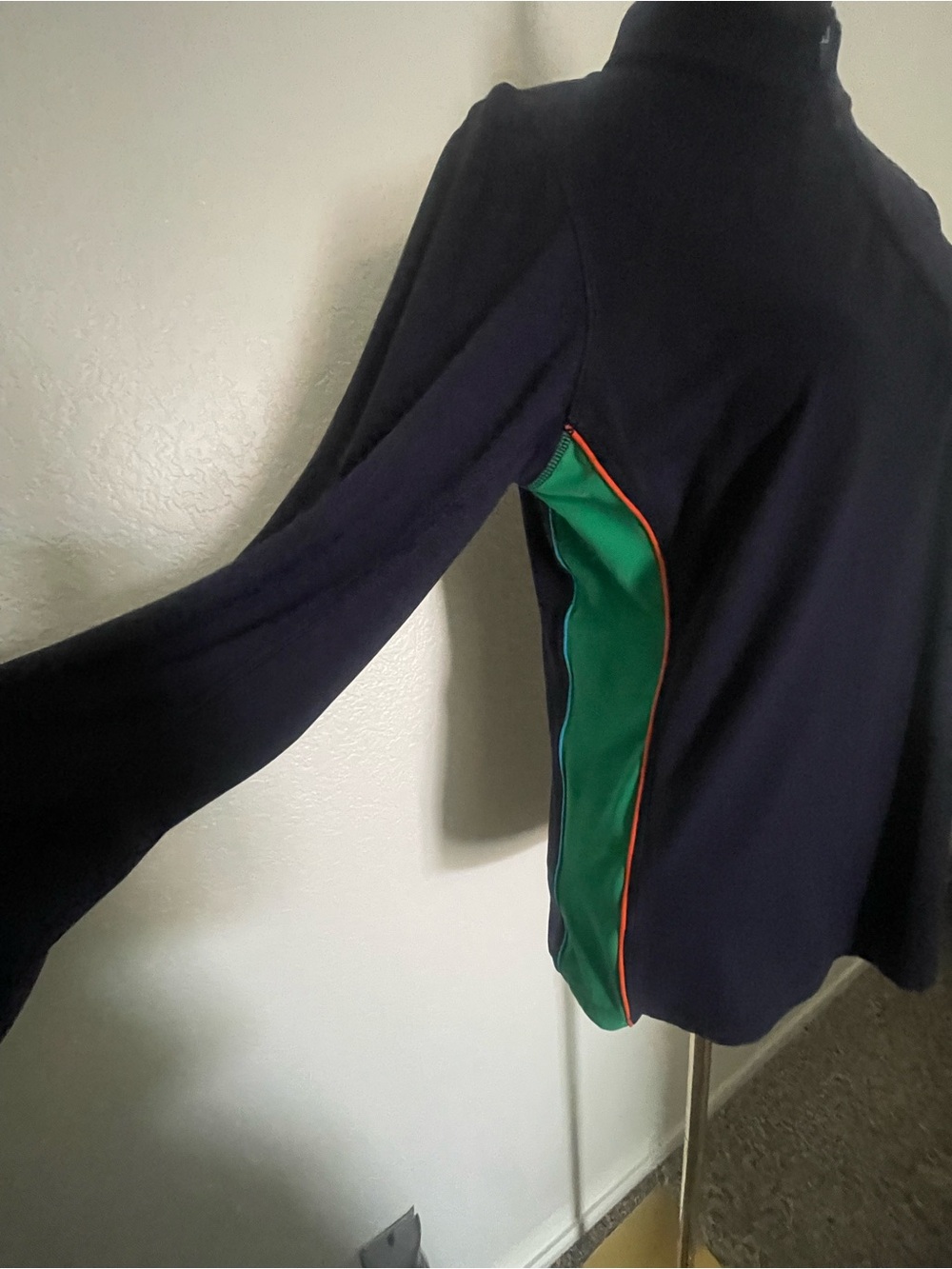 Tory Sport Matching Set: Weightless Half-Zip Pullover & Leggings - Picture 3 of 10